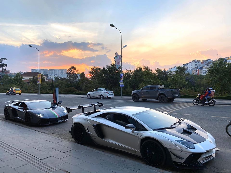 Lamborghini Aventador biển Lào phía sau cùng bản độ giới hạn Liberty Walk ra biển số Việt Nam Lamborghini Aventador biển Lào phía sau cùng bản độ giới hạn Liberty Walk ra biển số Việt Nam