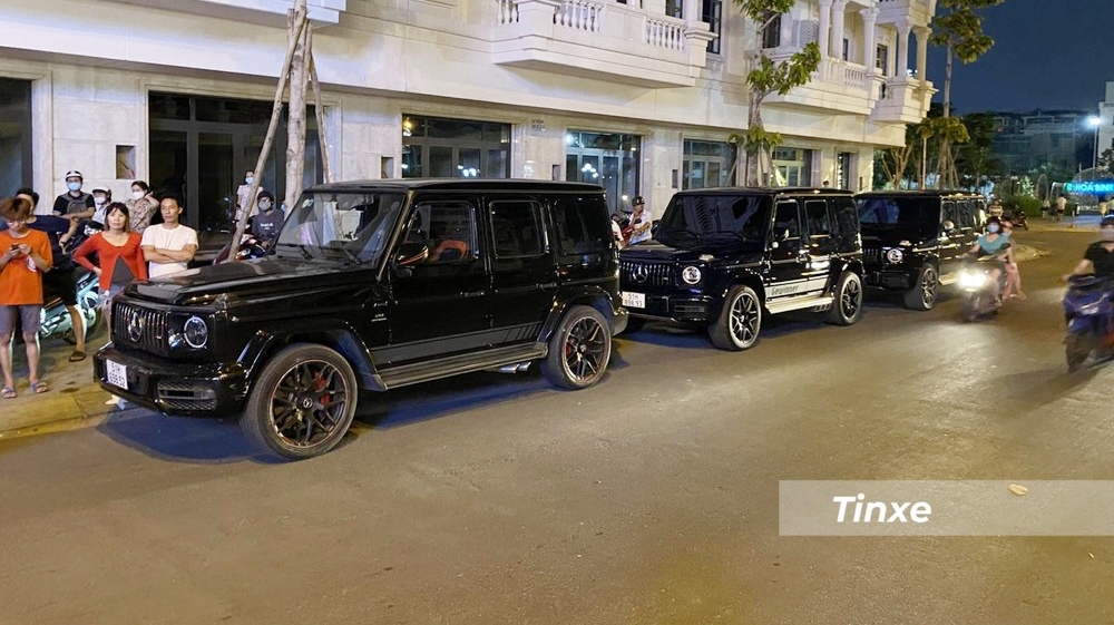 3 chiếc xe Mercedes-AMG G63 bao gồm Edition 1, bản độ Gewinner của hãng MBS và tiêu chuẩn 3 chiếc xe Mercedes-AMG G63 bao gồm Edition 1, bản độ Gewinner của hãng MBS và tiêu chuẩn