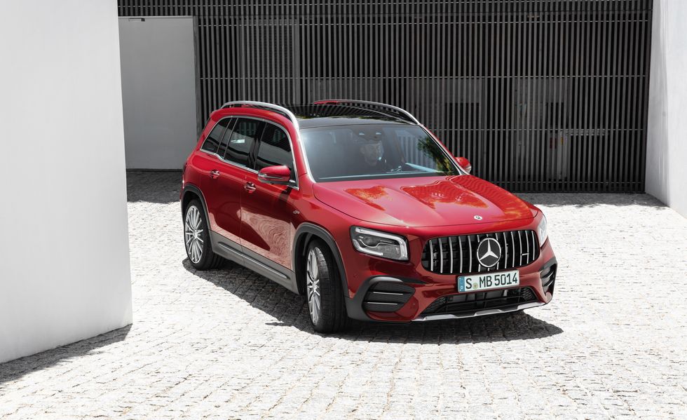 Giá xe Mercedes-AMG GLB 35 4MATIC Giá xe Mercedes-AMG GLB 35 4MATIC