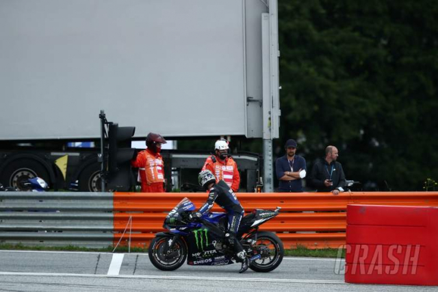 Tay đua của đội Yamaha có thể đã có những hành động tự phá chiếc xe của mình Tay đua của đội Yamaha có thể đã có những hành động tự phá chiếc xe của mình
