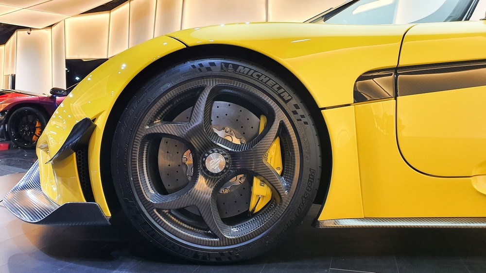 Koenigsegg Regera này có gói trang bị Ghost Package Koenigsegg Regera này có gói trang bị Ghost Package