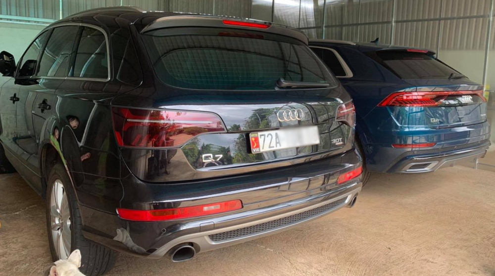 Hình ảnh garage của doanh nhân ở tỉnh Bà Rịa - Vũng Tàu với 2 chiếc xe Audi Q-Series là Q7 và bản Q8 Hình ảnh garage của doanh nhân ở tỉnh Bà Rịa - Vũng Tàu với 2 chiếc xe Audi Q-Series là Q7 và bản Q8