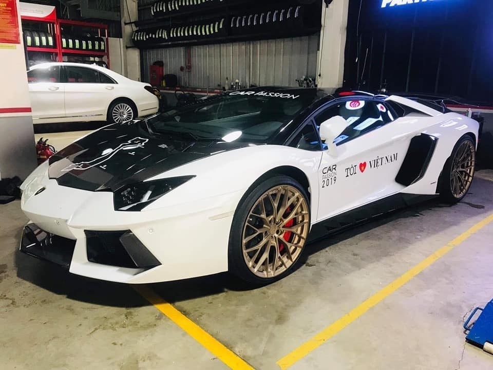 Đây là màu sơn mâm độ nguyên bản của siêu bò Lamborghini Aventador LP700-4 Roadster độ Novitec có một không hai tại Việt Nam Đây là màu sơn mâm độ nguyên bản của siêu bò Lamborghini Aventador LP700-4 Roadster độ Novitec có một không hai tại Việt Nam