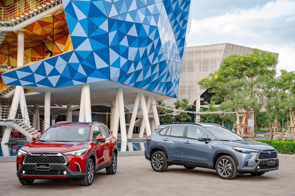 Toyota Corolla Cross là mẫu xe phổ thông đầu tiên tại Việt Nam được trang bị động cơ Hybrid Toyota Corolla Cross là mẫu xe phổ thông đầu tiên tại Việt Nam được trang bị động cơ Hybrid