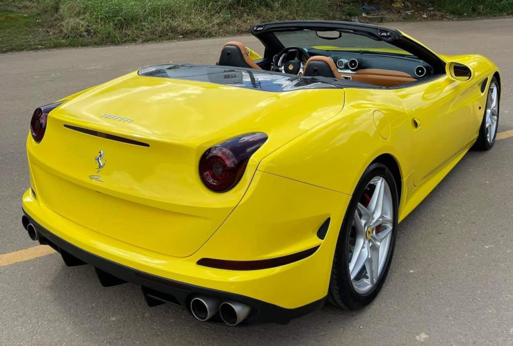 Siêu xe mui trần Ferrari California T có giá khoảng 10 tỷ đồng Siêu xe mui trần Ferrari California T có giá khoảng 10 tỷ đồng