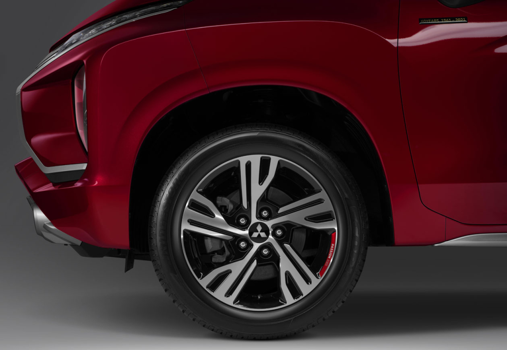 Vành của Mitsubishi Xpander Passion Red Edition 2021 có điểm nhấn màu đỏ Vành của Mitsubishi Xpander Passion Red Edition 2021 có điểm nhấn màu đỏ