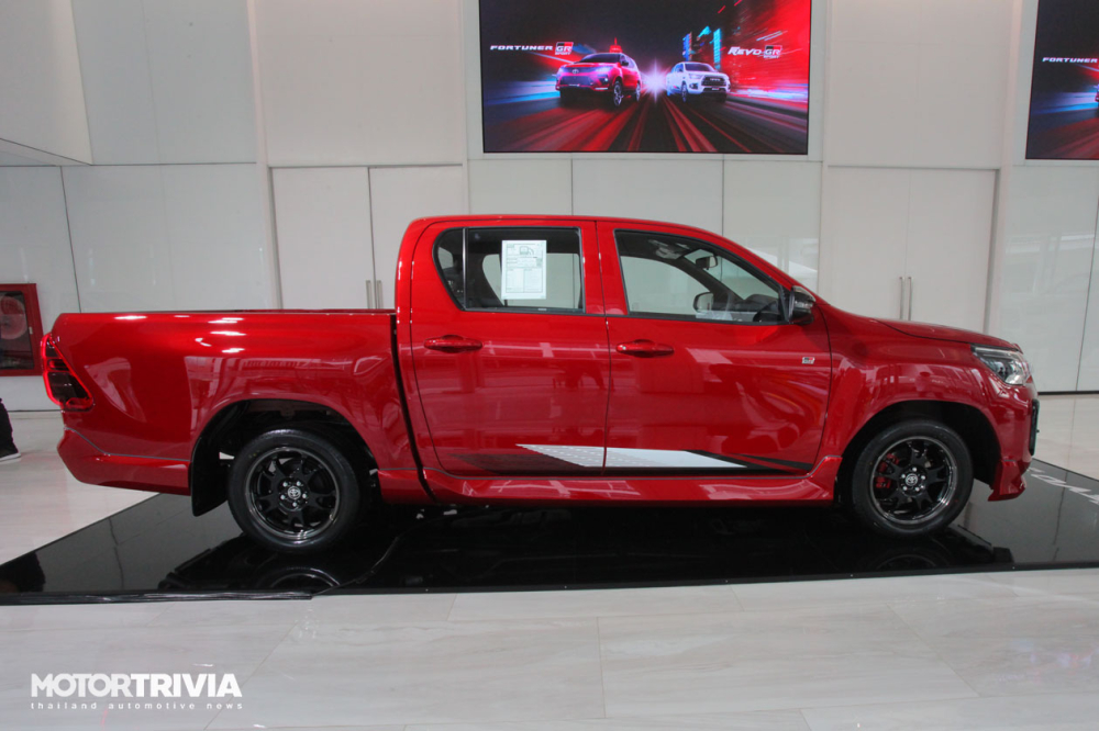 Toyota Hilux GR Sport 2021 gầm thấp có chiều cao gầm giảm 23 mm so với bản gầm cao Toyota Hilux GR Sport 2021 gầm thấp có chiều cao gầm giảm 23 mm so với bản gầm cao