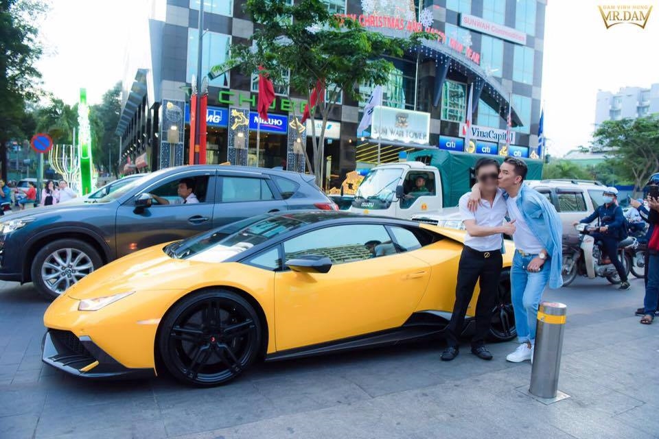 Đàm Vĩnh Hưng mời người bạn lái siêu xe Lamborghini Huracan đến quay MV cùng mình Đàm Vĩnh Hưng mời người bạn lái siêu xe Lamborghini Huracan đến quay MV cùng mình