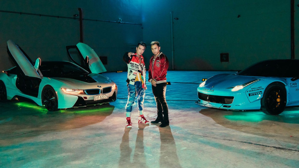 Đàm Vĩnh Hưng cùng Binz trong 1 sản phẩm âm nhạc có cả siêu xe Ferrari 458 Italia màu xanh và BMW i8 góp mặt Đàm Vĩnh Hưng cùng Binz trong 1 sản phẩm âm nhạc có cả siêu xe Ferrari 458 Italia màu xanh và BMW i8 góp mặt