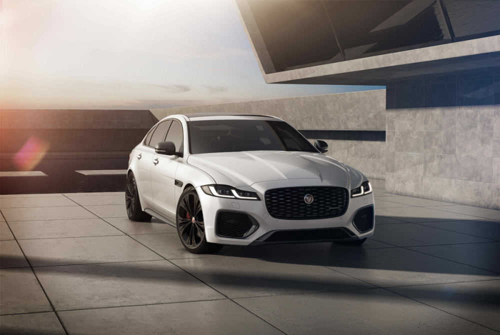 Jaguar XF R-Dynamic Black chính thức được công bố giá bán tại Việt Nam. Jaguar XF R-Dynamic Black chính thức được công bố giá bán tại Việt Nam.