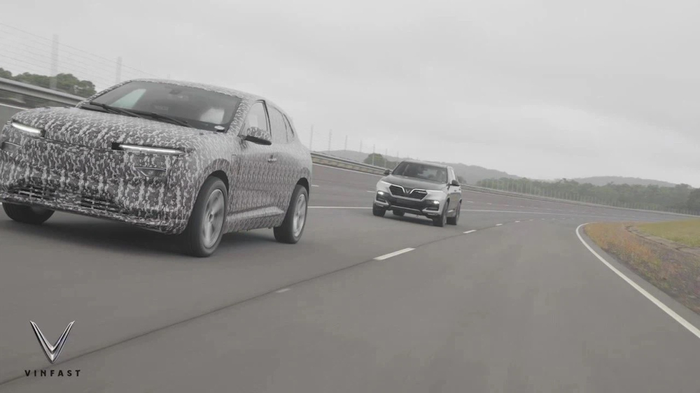 Mẫu SUV điện lạ của VinFast chạy thử tại Trung tâm Thử nghiệm xe Lang Lang, Úc. Mẫu SUV điện lạ của VinFast chạy thử tại Trung tâm Thử nghiệm xe Lang Lang, Úc.