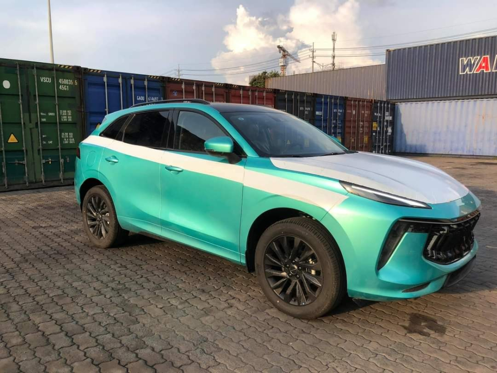 Hình ảnh của chiếc Dongfeng Fengxing T5 EVO được cho là chụp tại cảng ở Việt Nam