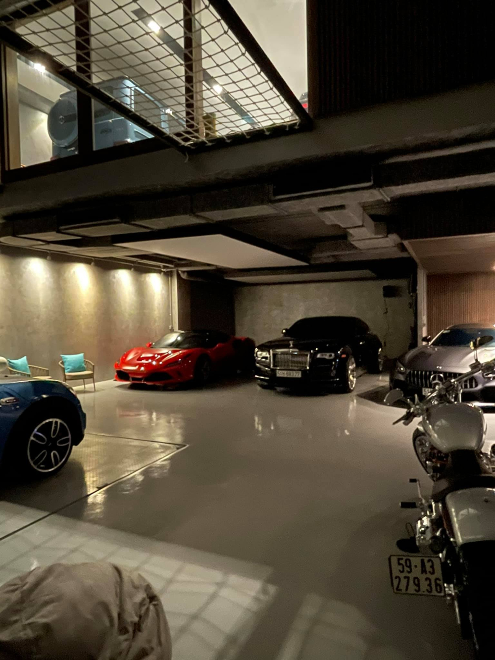Garage toàn siêu xe và xe siêu sang cùng SUV của Cường Garage toàn siêu xe và xe siêu sang cùng SUV của Cường Đô-la