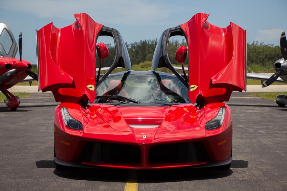 Đại gia từng đưa Porsche 918 Spyder về nước hé lộ sắp đón siêu phẩm Ferrari LaFerrari Đại gia từng đưa Porsche 918 Spyder về nước hé lộ sắp đón siêu phẩm Ferrari LaFerrari