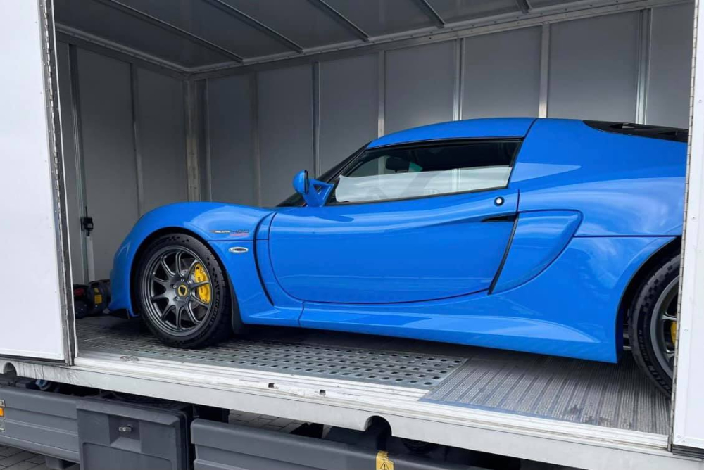 Lotus Exige phiên bản Sport 420 Final Edition đã được vén màn vào tháng 2 đầu năm nay và nhanh chóng nhận được sự quan tâm của giới mê xe Lotus Exige phiên bản Sport 420 Final Edition đã được vén màn vào tháng 2 đầu năm nay và nhanh chóng nhận được sự quan tâm của giới mê xe
