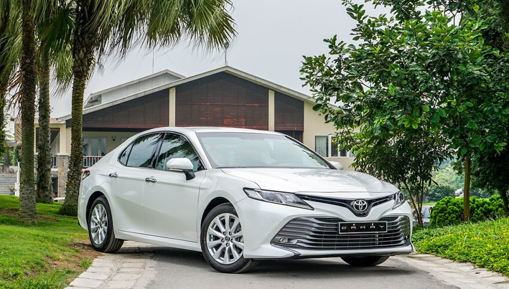 Giá bán của Toyota Camry đang khởi điểm từ 1,029 tỷ và cao nhất lên tới 1,235 tỷ đồng. Giá bán của Toyota Camry đang khởi điểm từ 1,029 tỷ và cao nhất lên tới 1,235 tỷ đồng.