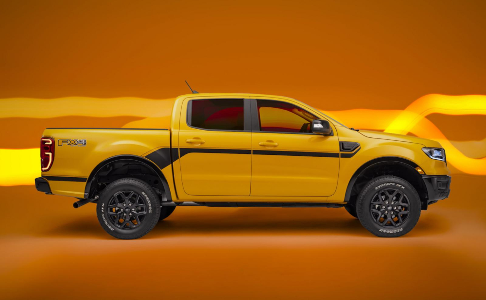 Gói Splash bổ sung đề-can màu đen và cam cho Ford Ranger Gói Splash bổ sung đề-can màu đen và cam cho Ford Ranger