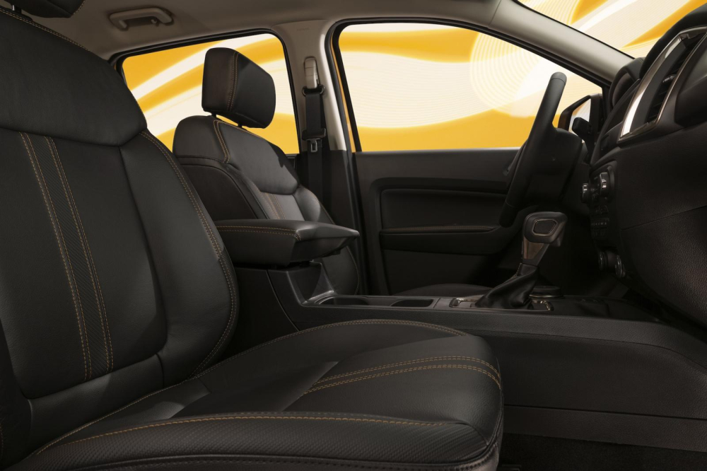 Ghế của Ford Ranger Splash 2022 có vân sợi carbon thể thao Ghế của Ford Ranger Splash 2022 có vân sợi carbon thể thao