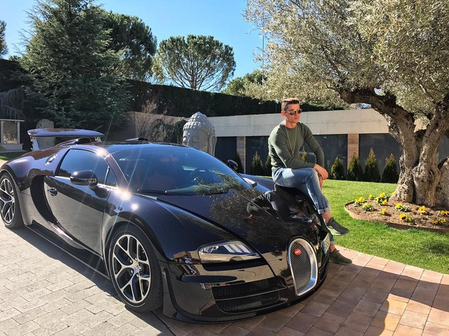 Còn đây là Bugatti Veyron 16.4 Grand Sport Vitesse Còn đây là Bugatti Veyron 16.4 Grand Sport Vitesse