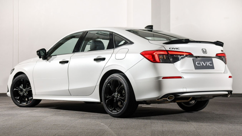Phần đầu xe Honda Civic 2022 khá khỏe khoắn nhưng thiết kế mới ở khu vực đuôi xe lại khiến nhiều khách Việt không hài lòng. Phần đầu xe Honda Civic 2022 khá khỏe khoắn nhưng thiết kế mới ở khu vực đuôi xe lại khiến nhiều khách Việt không hài lòng.