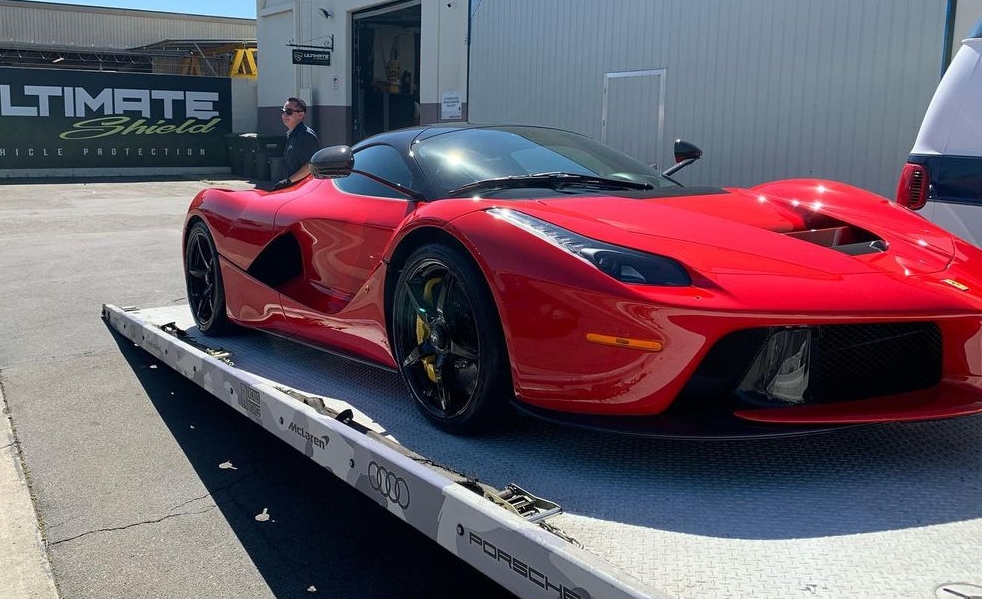 Doanh nhân Việt mua siêu xe Ferrari LaFerrari vào tháng 4 năm 2021 Doanh nhân Việt mua siêu xe Ferrari LaFerrari vào tháng 4 năm 2021