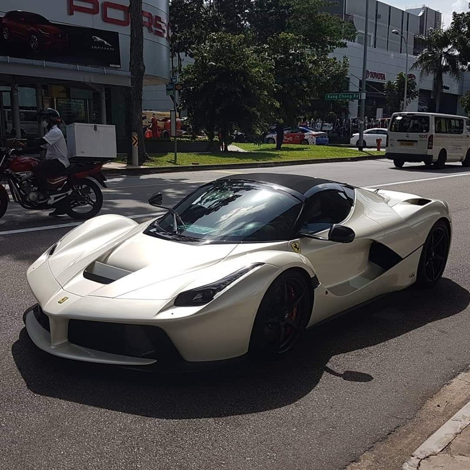 Còn đây là siêu phẩm Ferrari LaFerrari Aperta Còn đây là siêu phẩm Ferrari LaFerrari Aperta