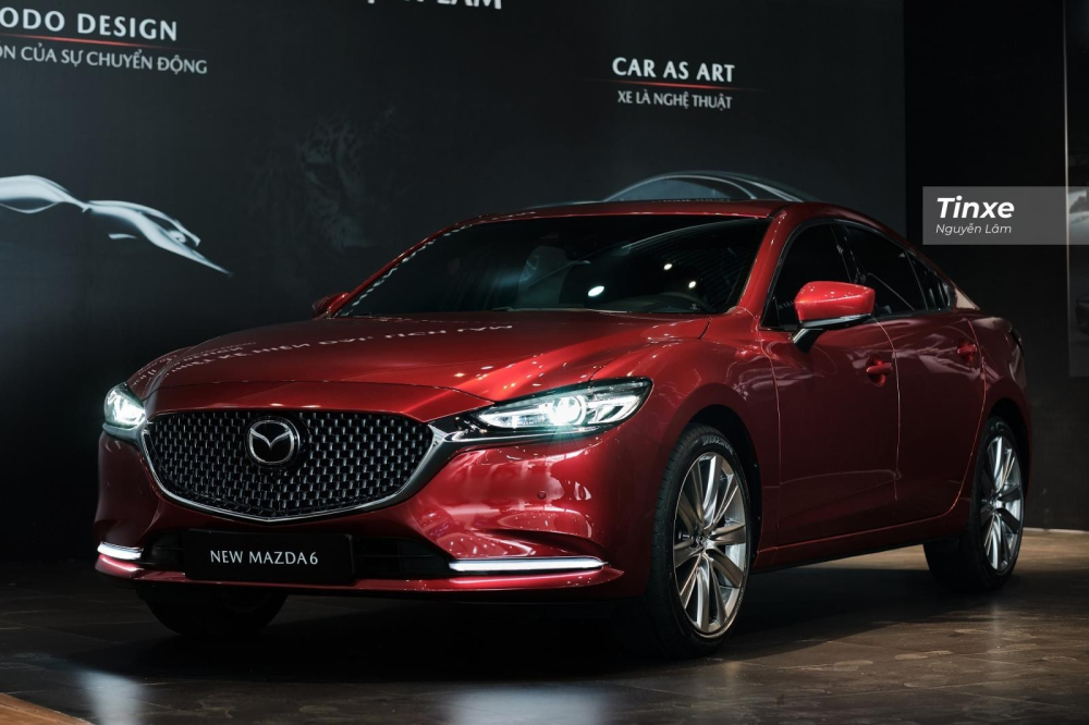 Giá bán của Mazda6 khởi điểm từ 889 triệu và cao nhất lên tới 1,049 tỷ đồng cho 3 phiên bản. Giá bán của Mazda6 khởi điểm từ 889 triệu và cao nhất lên tới 1,049 tỷ đồng cho 3 phiên bản.
