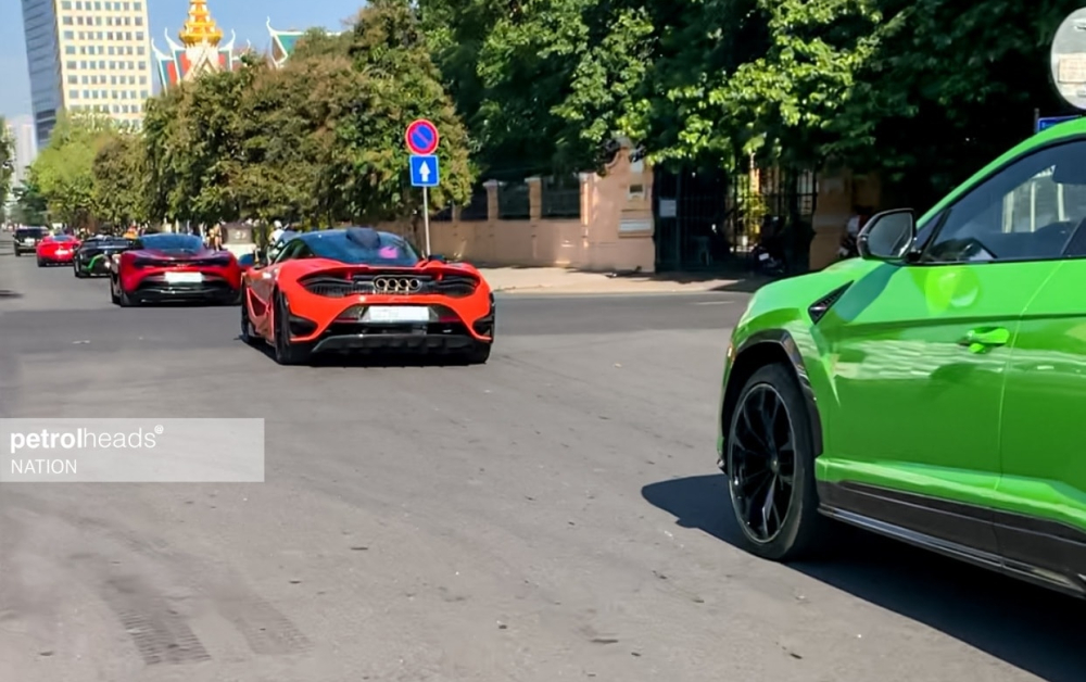 Dàn siêu xe của nhà giàu Campuchia di chuyển trên đường phố khiến đại gia Việt cuồng chân