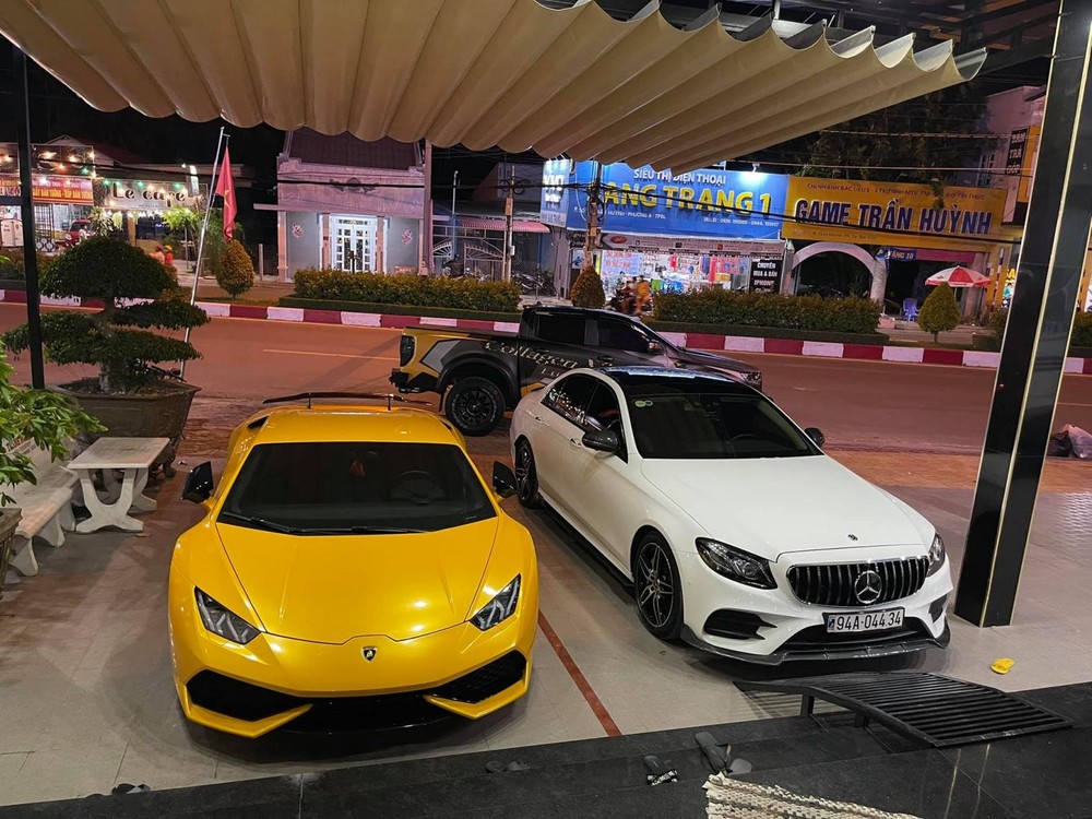 Bộ sưu tập xe ô tô của vợ chồng bà Như Bộ sưu tập xe ô tô của vợ chồng bà Như