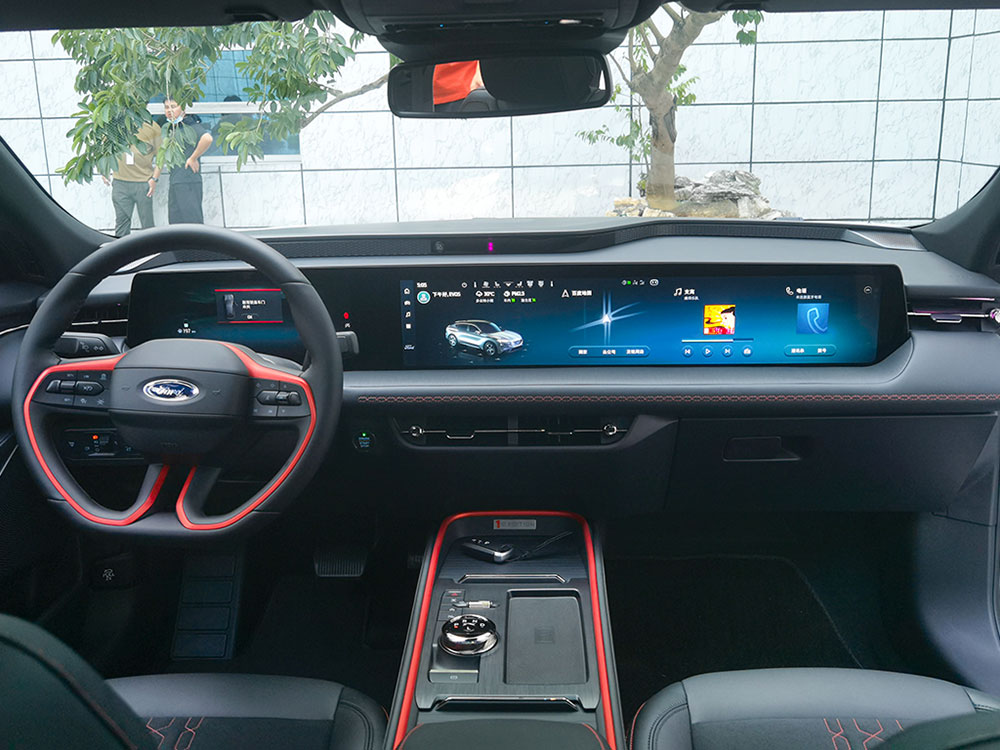 Ford Evos 2022 được trang bị màn hình dài 1,1 m trên mặt táp-lô