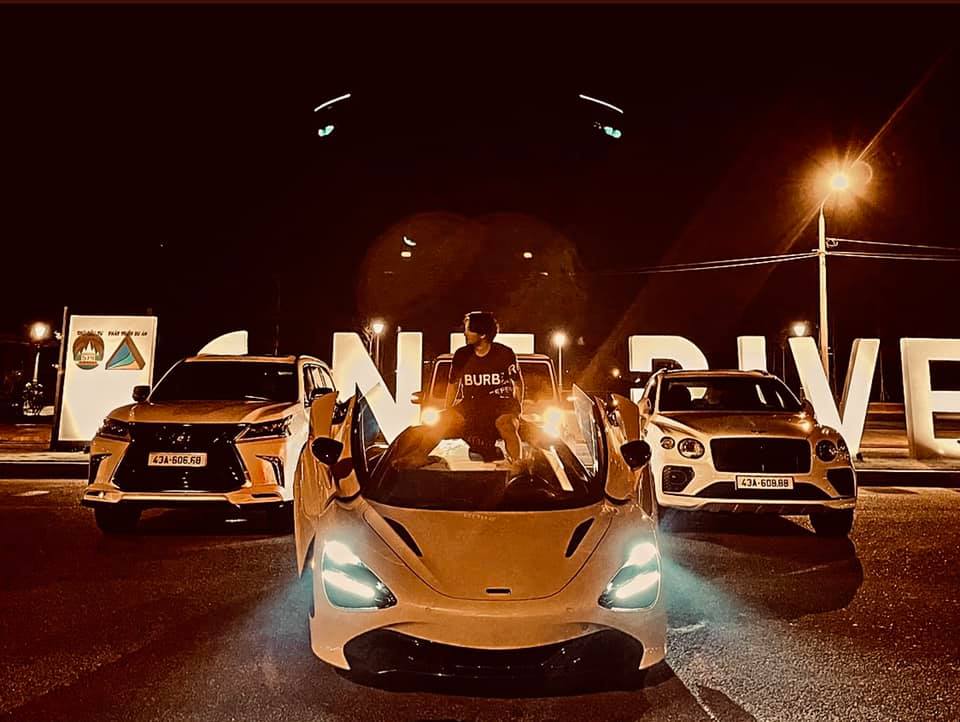 Thiếu gia chụp ảnh cùng dàn xe khủng của gia đình, dẫn đầu là McLaren 720S Spider, dàn xe phía sau từ trái sang là Lexus LX570, Mercedes-AMG G63 và cuối cùng là Bentley Bentayga V8 First Edition Thiếu gia chụp ảnh cùng dàn xe khủng của gia đình, dẫn đầu là McLaren 720S Spider, dàn xe phía sau từ trái sang là Lexus LX570, Mercedes-AMG G63 và cuối cùng là Bentley Bentayga V8 First Edition