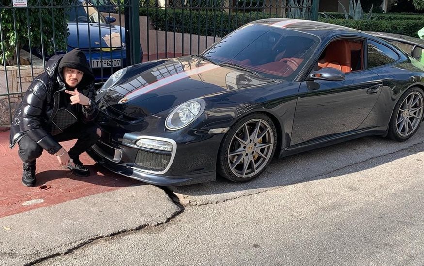 Rapper Mad Clip chụp ảnh bên chiếc Porsche 911 Carrera S khi vụ tai nạn chưa xảy ra Rapper Mad Clip chụp ảnh bên chiếc Porsche 911 Carrera S khi vụ tai nạn chưa xảy ra