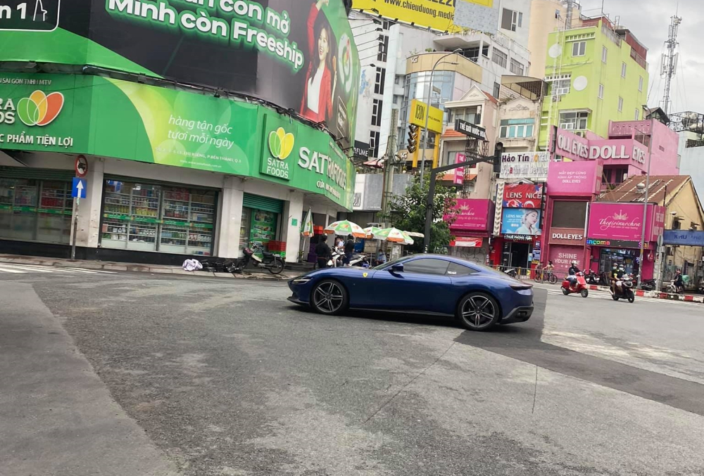 Siêu xe Ferrari Roma dạo phố Sài thành vào cuối tuần Siêu xe Ferrari Roma dạo phố Sài thành vào cuối tuần