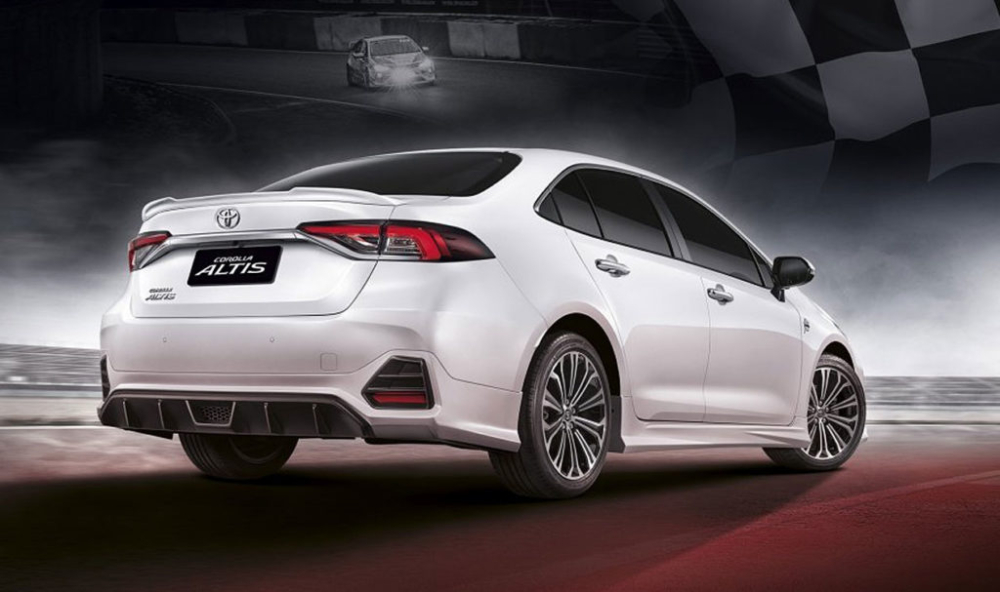 Toyota Corolla Altis có thêm khe gió giả trên cản sau và bộ khuếch tán gió cỡ lớn nhờ gói Nurburgring Toyota Corolla Altis có thêm khe gió giả trên cản sau và bộ khuếch tán gió cỡ lớn nhờ gói Nurburgring