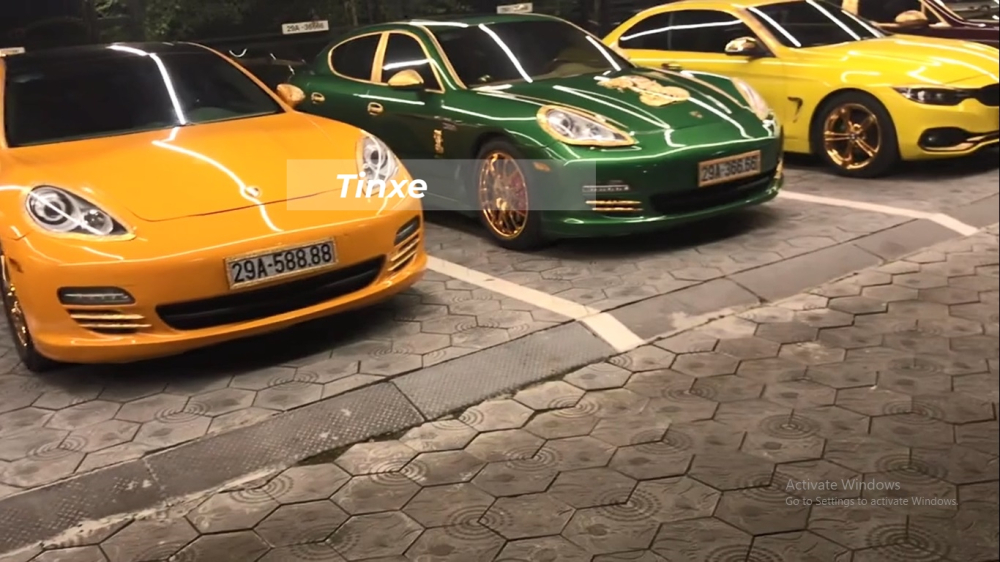 Chiếc Porsche Panamera mang biển tứ quý 8 và chiếc khác mang biển tứ quý 6 Chiếc Porsche Panamera mang biển tứ quý 8 và chiếc khác mang biển tứ quý 6