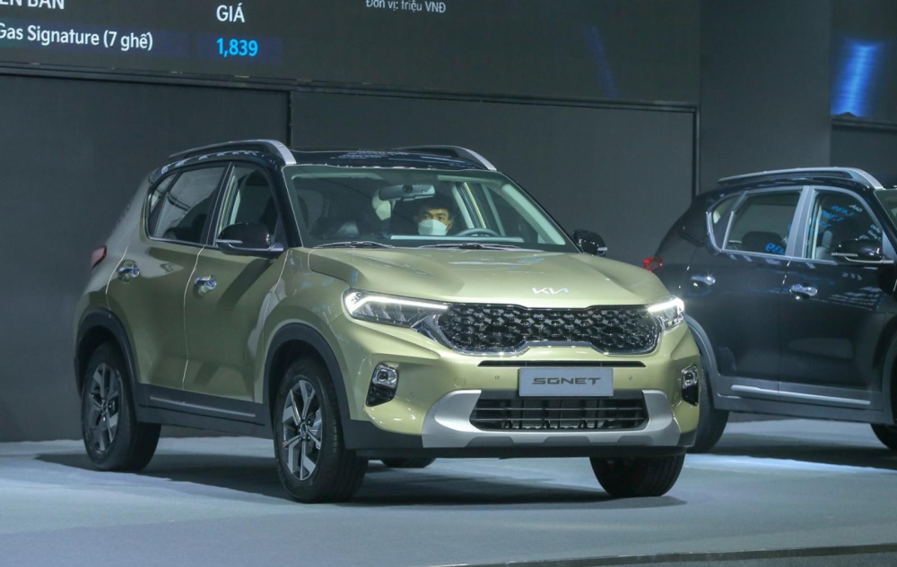 Kia Sonet được định vị ở phân khúc SUV hạng A+ do kích thước nhỏ hơn những mẫu B-SUV thông thường. Kia Sonet được định vị ở phân khúc SUV hạng A+ do kích thước nhỏ hơn những mẫu B-SUV thông thường.