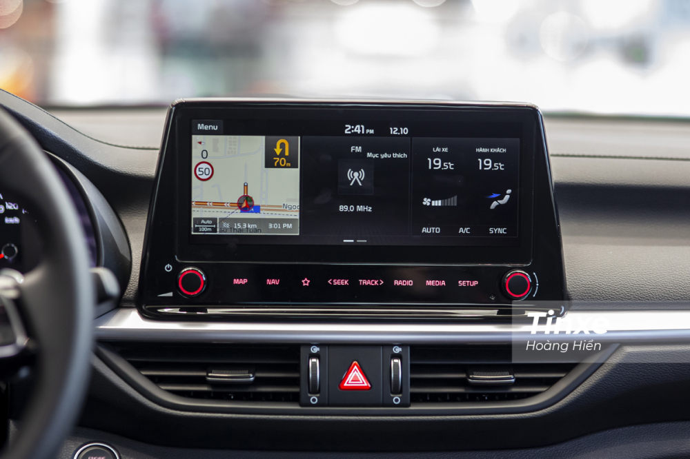 Màn hình giài trí trung tâm của KIA K3 vẫn giữ nguyên các chức năng nhưng được nâng kích thước lên 10,25 inch.