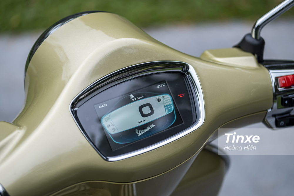 Màn hình kỹ thuật số đa thông tin trên Vespa Primavera phiên bản kỷ niệm 75 năm.