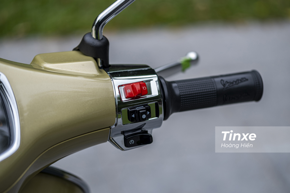 Ngoài ra, Vespa Primavera cũng được bổ sung thêm nút ngắt động cơ tương tự như Vespa GTS.