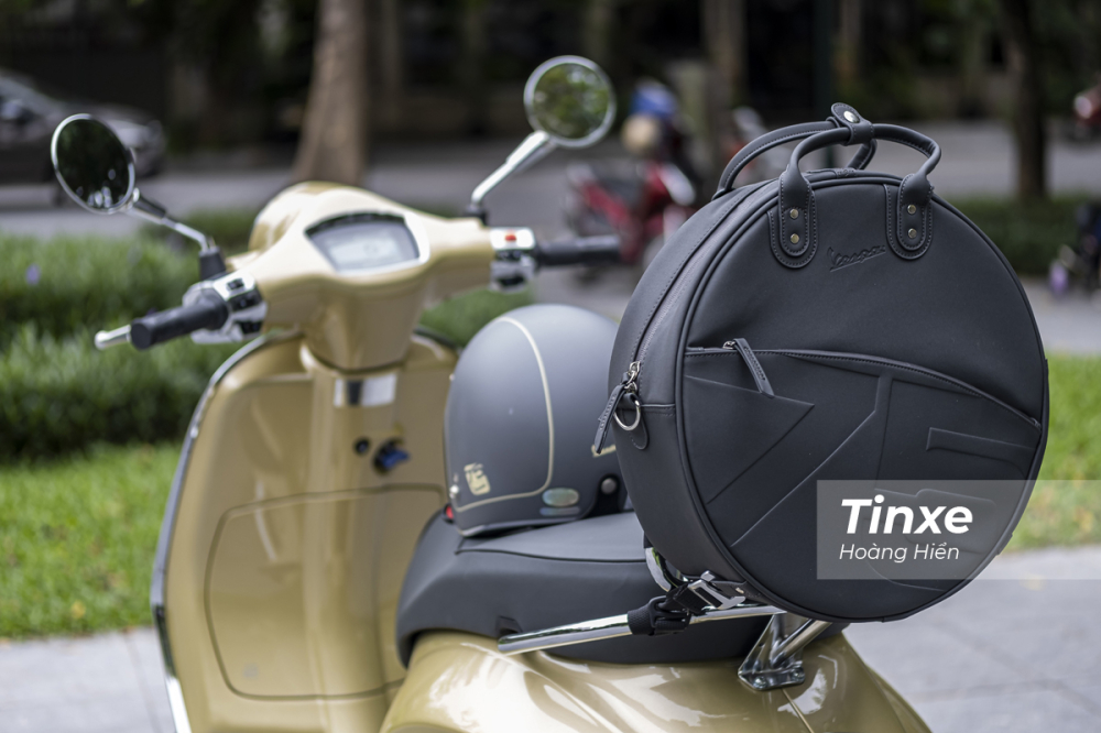 Không chỉ sở hữu màu sơn vàng ánh đồng độc đáo, 2 phiên bản đặc biệt kỷ niệm 75 năm còn được trang bị nhiều phụ kiện độc bản.