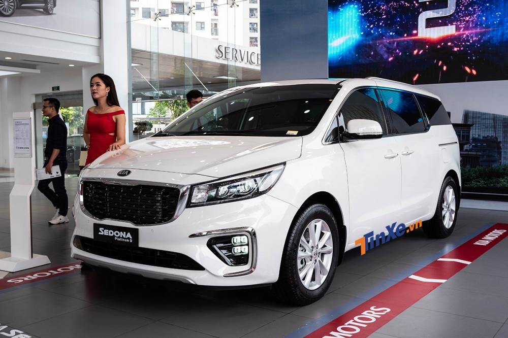 Trước khi nâng cấp, Kia Sedona được phân phối với 5 phiên bản cùng giá bán khởi điểm từ 1,019 tỷ và cao nhất lên tới 1,519 tỷ đồng. Trước khi nâng cấp, Kia Sedona được phân phối với 5 phiên bản cùng giá bán khởi điểm từ 1,019 tỷ và cao nhất lên tới 1,519 tỷ đồng.