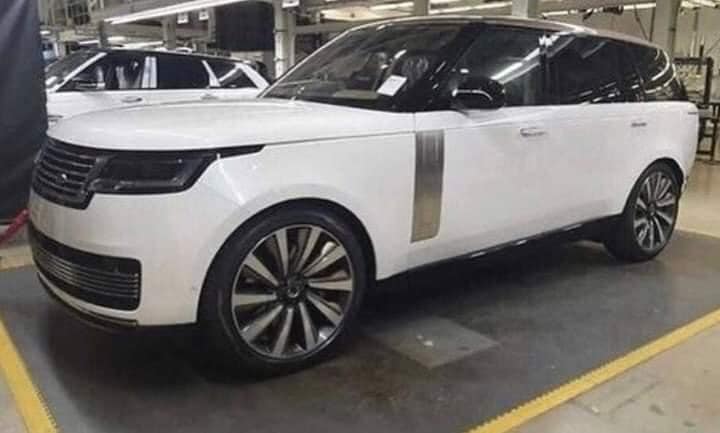 Range Rover 2022 bất ngờ lộ diện với thiết kế mới Range Rover 2022 bất ngờ lộ diện với thiết kế mới