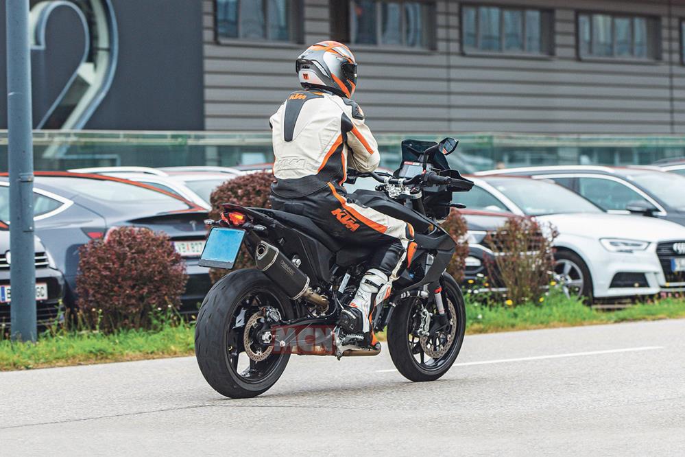 KTM 890 SMT KTM 890 SMT