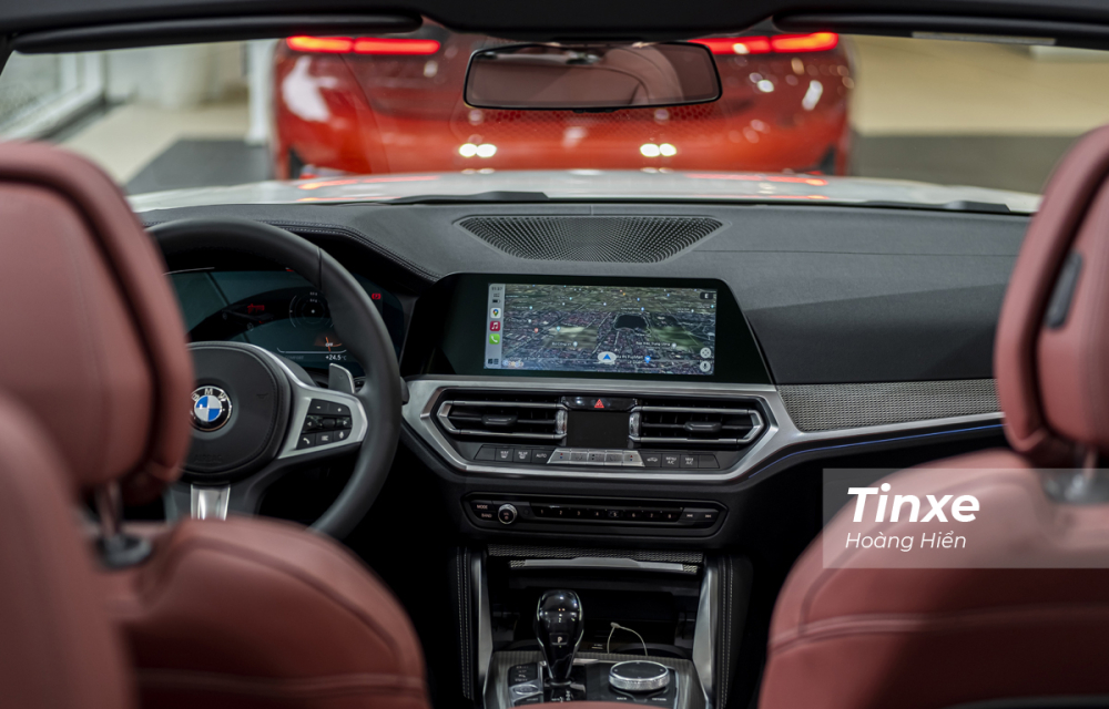 Ở vị trí trung tâm, BMW 430i M Sport Convertible được trang bị màn hình cảm ứng 10,25 inch. Ở vị trí trung tâm, BMW 430i M Sport Convertible được trang bị màn hình cảm ứng 10,25 inch.