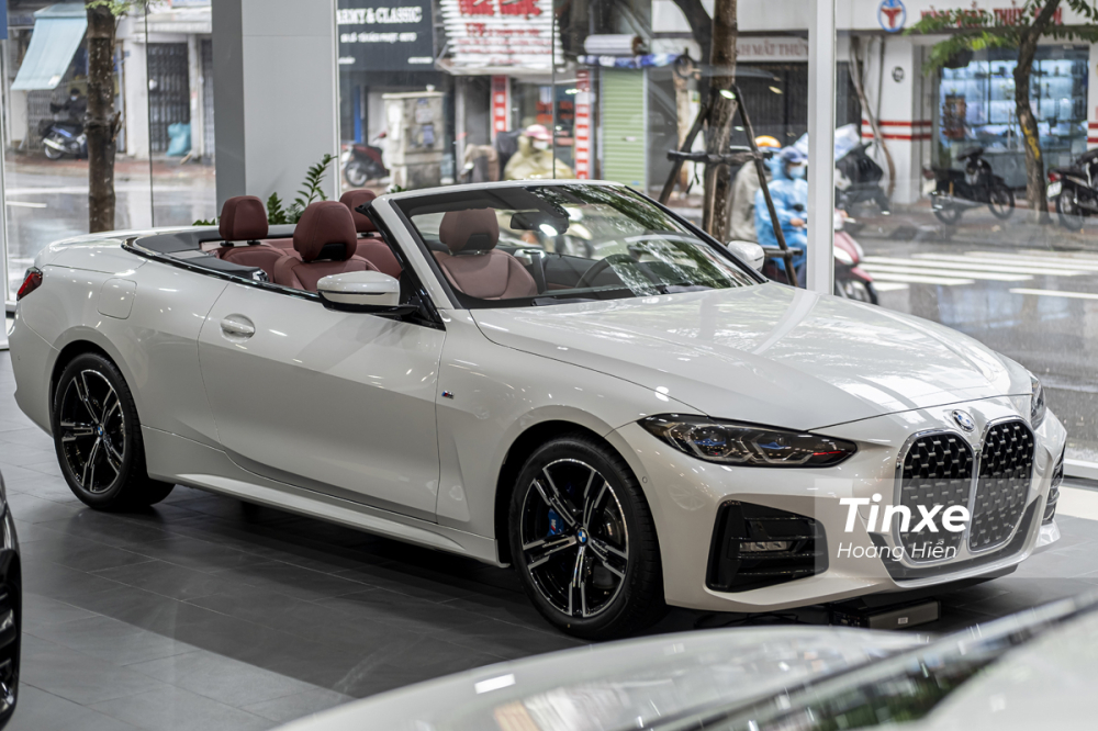Sau khi hạ mui, BMW 430i M Sport Convertible mới phô diễn toàn bộ vẻ đẹp của mình. Sau khi hạ mui, BMW 430i M Sport Convertible mới phô diễn toàn bộ vẻ đẹp của mình.