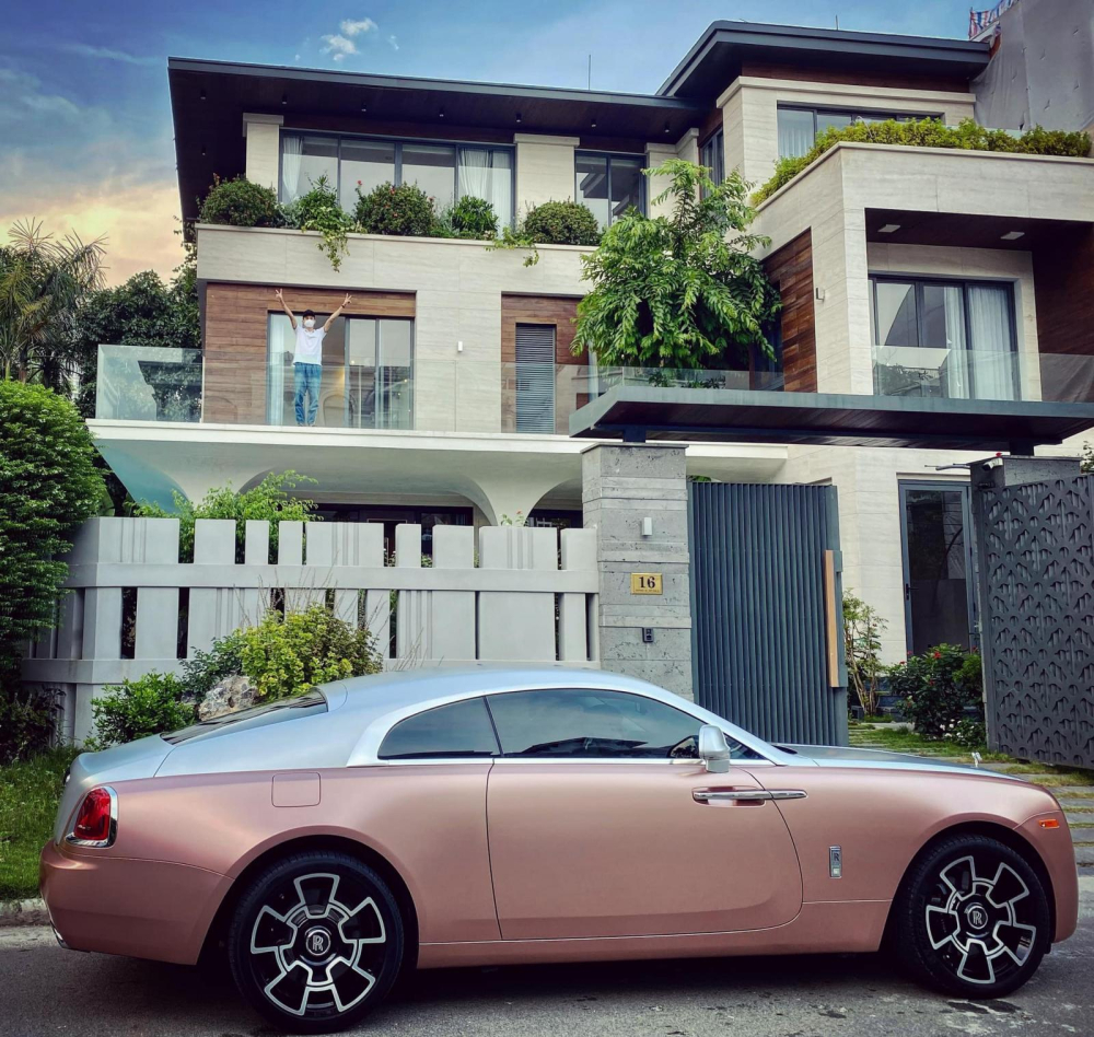 Diện mạo của chiếc xe Rolls-Royce Wraith bị nổ vỏ Diện mạo của chiếc xe Rolls-Royce Wraith bị nổ vỏ