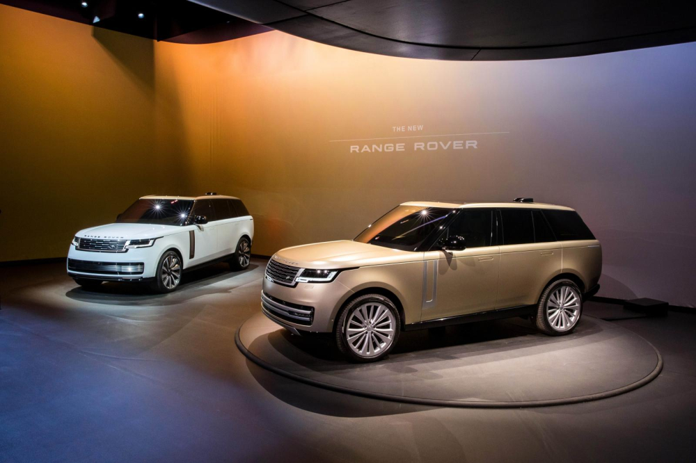 Lần đầu tiên khách hàng mua Range Rover có thể nâng cấp lên 7 chỗ thay vì cấu hình 5 chỗ truyền thống. Lần đầu tiên khách hàng mua Range Rover có thể nâng cấp lên 7 chỗ thay vì cấu hình 5 chỗ truyền thống.