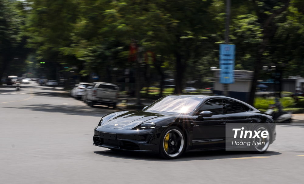 Và được bổ sung thêm sự êm ái của một chiếc ô tô điện. Và được bổ sung thêm sự êm ái của một chiếc ô tô điện.