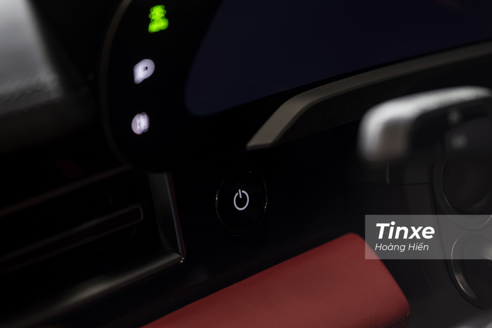 Nhờ sử dụng motor điện nên Porsche Taycan rất yên tĩnh ngay cả khi đã bấm nút khởi động. Nhờ sử dụng motor điện nên Porsche Taycan rất yên tĩnh ngay cả khi đã bấm nút khởi động.