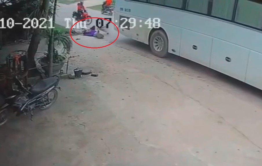 Người phụ nữ đi xe đạp đã tử vong trên đường đi bệnh viện Người phụ nữ đi xe đạp đã tử vong trên đường đi bệnh viện